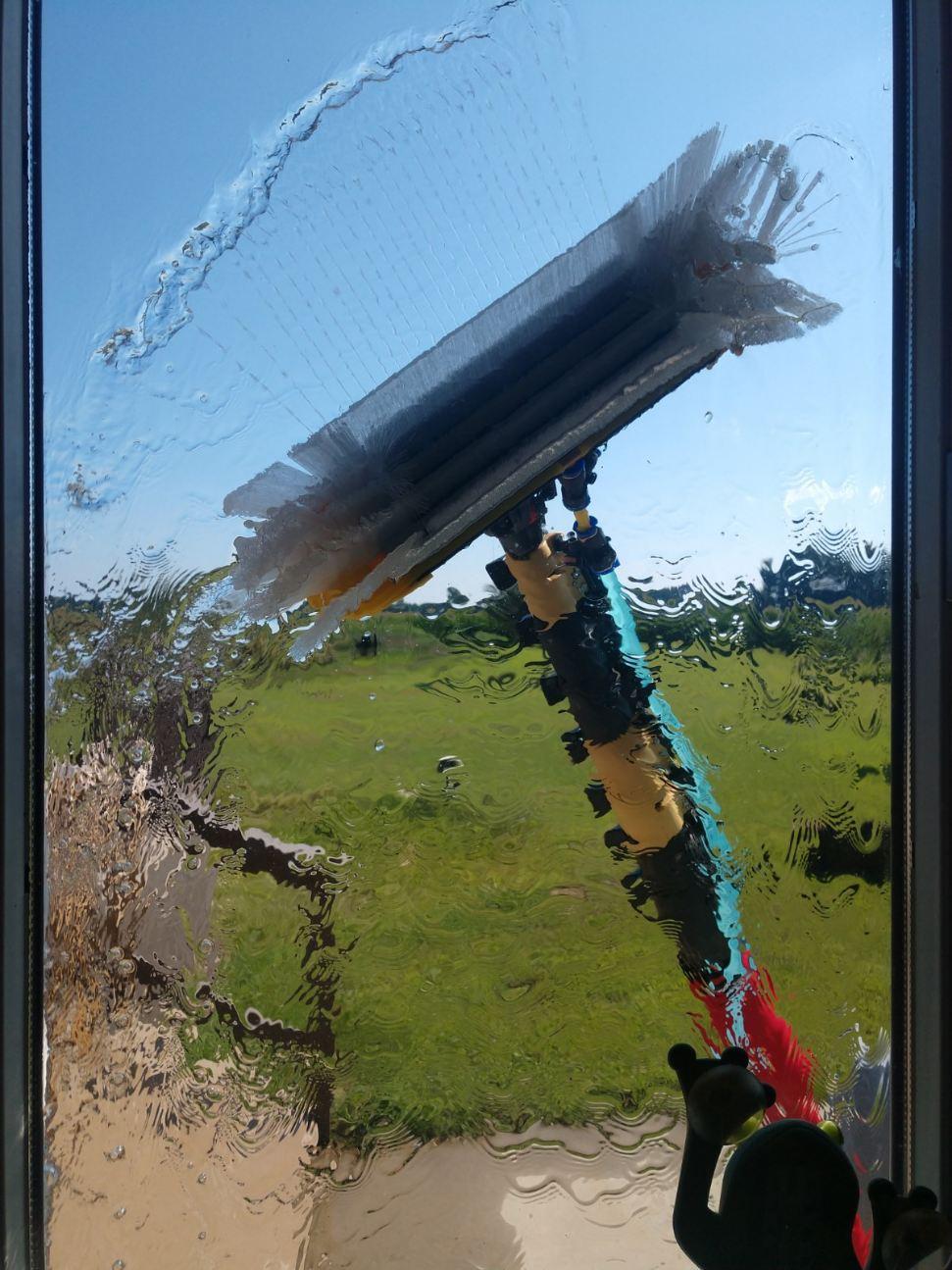 Professional Window Cleaning: Remove the Grime & Restore the Shine! 